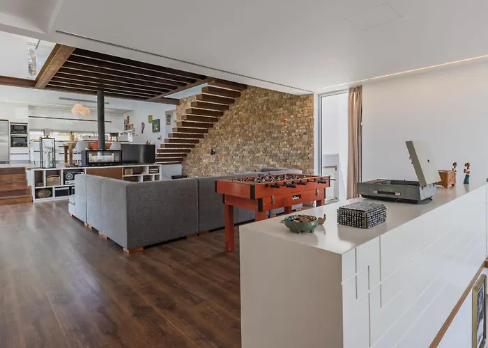 Your Between Meco And Vila *