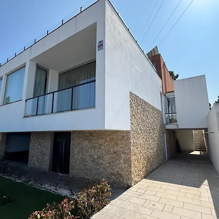 Your Between Meco And Вилла