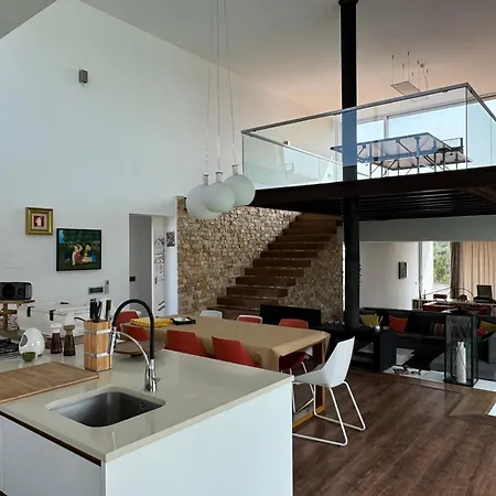 Your Between Meco And Вилла *